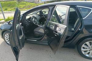 OPEL ASTRA COSMO € 3.000 - ANNO 2013