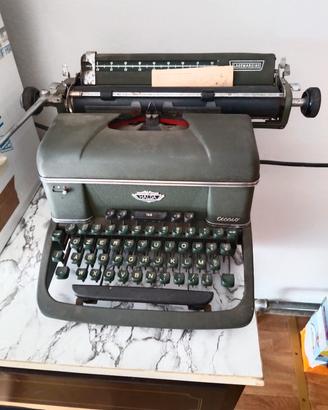 Macchina da scrivere vintage HALDA