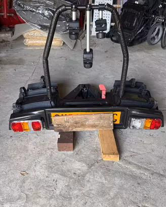 Porta bici per gancio di traino