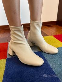 Stivaletti beige con tacco a blocco