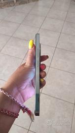 Smartphone pari al nuovo. Realme 12+