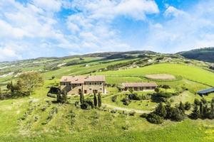 Rustico / Casale di 560 m² con più di 5 locali e b