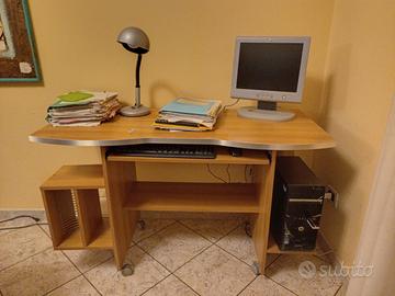 scrivania porta PC