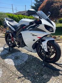 Yamaha r1 2011