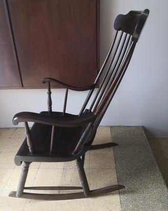 Sedia a dondolo in legno