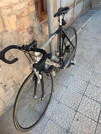 Bici da corsa pinarello surprise