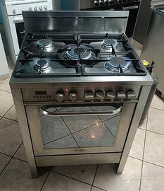 cucina a gas 5 fuochi semi-professionale DELONGHI