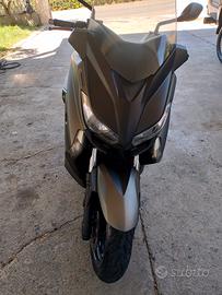 Yamaha xmax 400