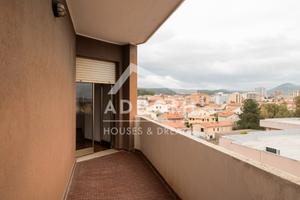 Luminoso piano alto panoramico