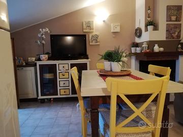 Tavolo, sedie INGOLF, vetrina