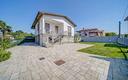 villa-singola-ristrutturata-con-taverna-e-500mq-di