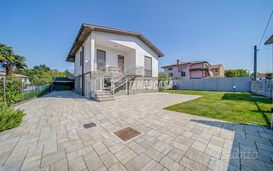 VILLA SINGOLA RISTRUTTURATA CON TAVERNA E 500mq DI