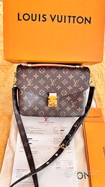 Pochette Metis, Louis Vuitton.