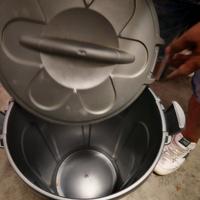 bidone con coperchio 