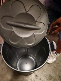 bidone con coperchio 