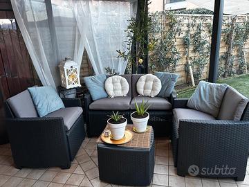 Set da giardino Divano Poltrone Tavolino 