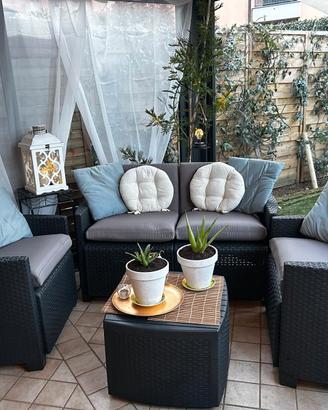 Set da giardino Divano Poltrone Tavolino 