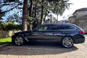 BMW 530I Xdrive LUXURY LINE