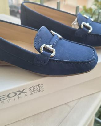 Scarpe da donna Geox.