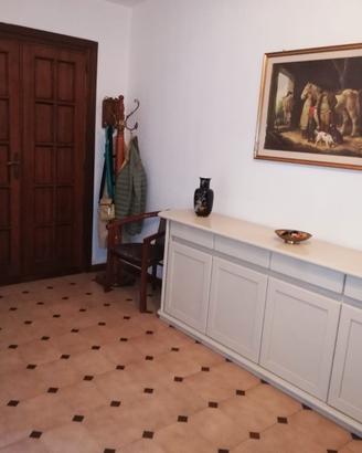 Madia, credenza, tavolo, sedie