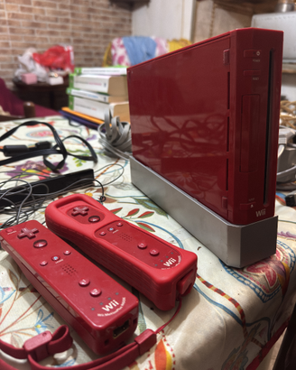 Wii rossa completa + gioco omaggio