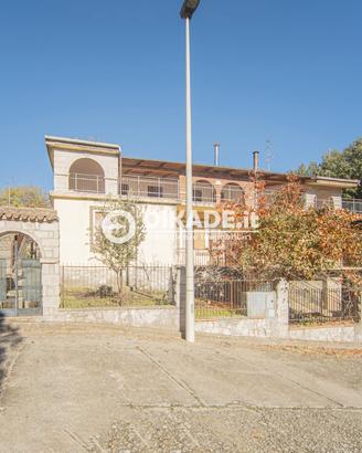 Quadrilocale con cortile, garage e cantina, Sadali