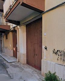 BOX DI 35 MQ IN ZONA STRATEGICA
