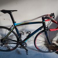 bici da corsa in carbonio 