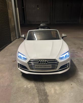 Auto elettrica 2 motori per bimbi  e telecomandata