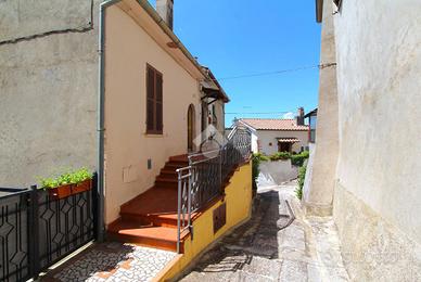CASA SEMINDIPENDENTE A STRONCONE