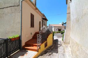 CASA SEMINDIPENDENTE A STRONCONE