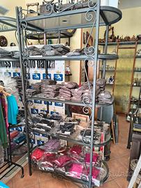 Scaffale in ferro battuto con vetri