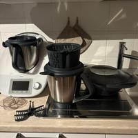 Bimby TM5 da cucina con doppio boccale e farfalla