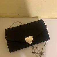 Borsetta borsa glitterata nera con chiusura a cuor