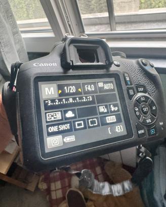 Canon EOS 2000D COME NUOVA.PREZZO TRATTABILE