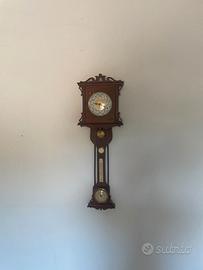 orologio a pendolo a parete