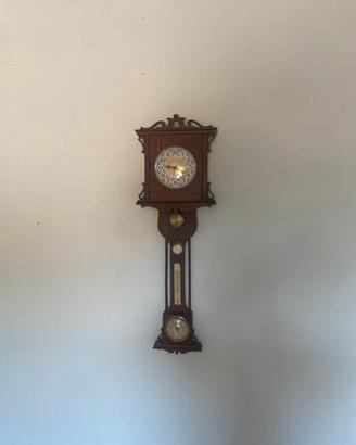 orologio a pendolo a parete