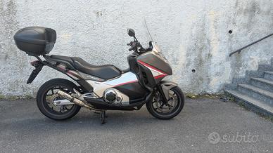 Honda Integra 750