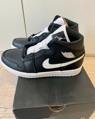 Nike Air Jordan 1 Mid - Black/White 2017  TG 42