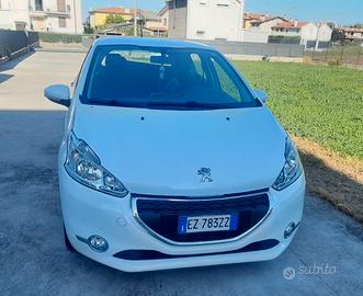 Peugeot 208 USATA