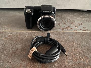 Olympus  SP-610UZ 14 Megapixel a batterie.