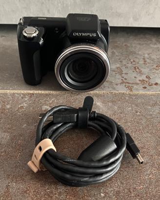 Olympus  SP-610UZ 14 Megapixel a batterie.