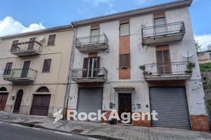 APPARTAMENTO PIANO PRIMO CON BALCONI