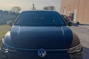  Volkswagen Golf 8 ----1.5 TGI DSG Life 130 CV