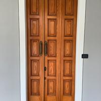 Portoncino in legno con serratura elettrica