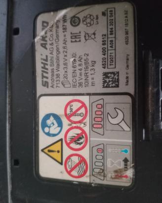 motosega e soffiatore Stihl a batteria.