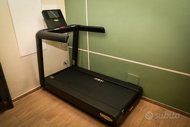 TECHNOGYM RUN LIVE 10 500 METEOR BLACK PARI AL NUO
