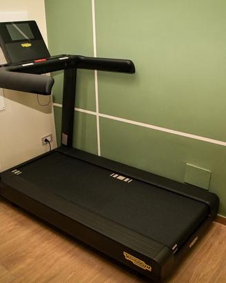TECHNOGYM RUN LIVE 10 500 METEOR BLACK PARI AL NUO