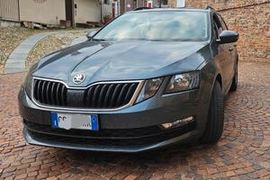 SKODA Octavia SW con gancio traino