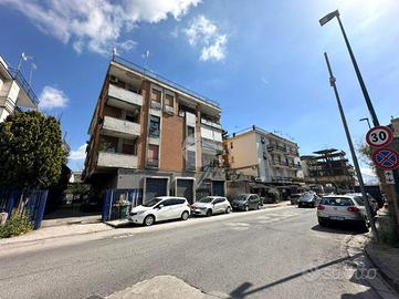 3 LOCALI A NAPOLI
